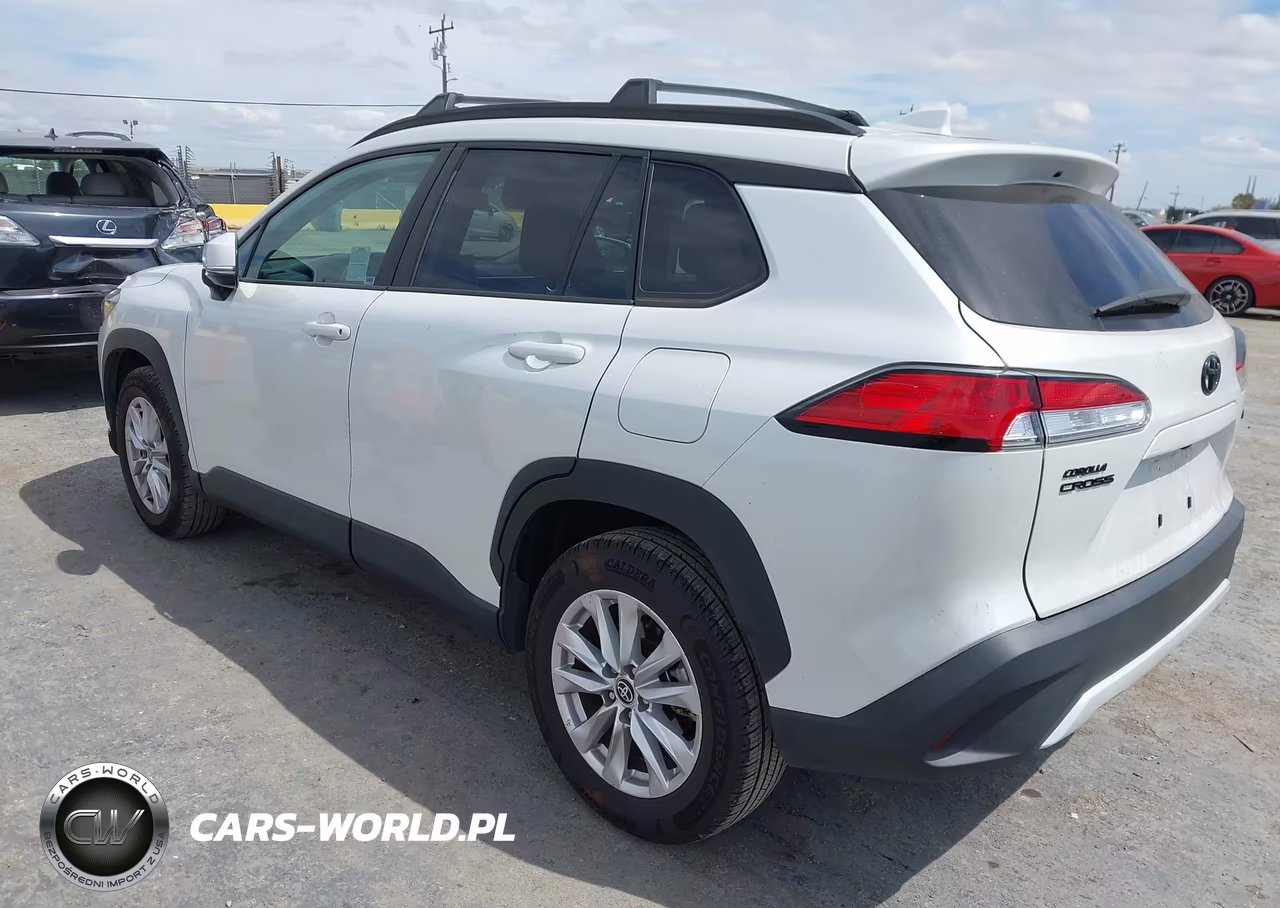 2022 Toyota Corolla Cross Le VIN:7MUCAAAGXNV036154 - 3