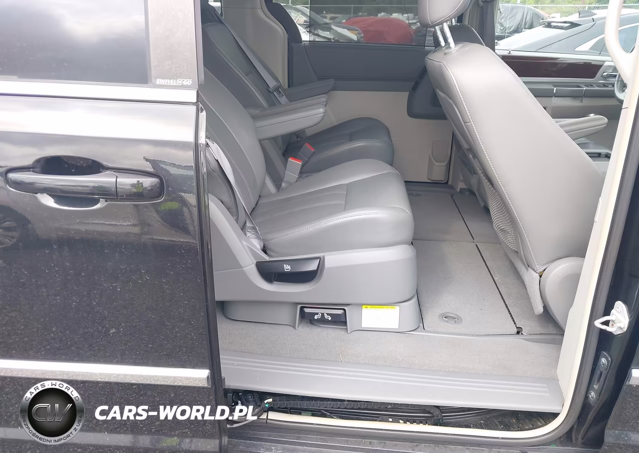 2010 Chrysler Town & Country Touring VIN:2A4RR5DX8AR123970 - 8