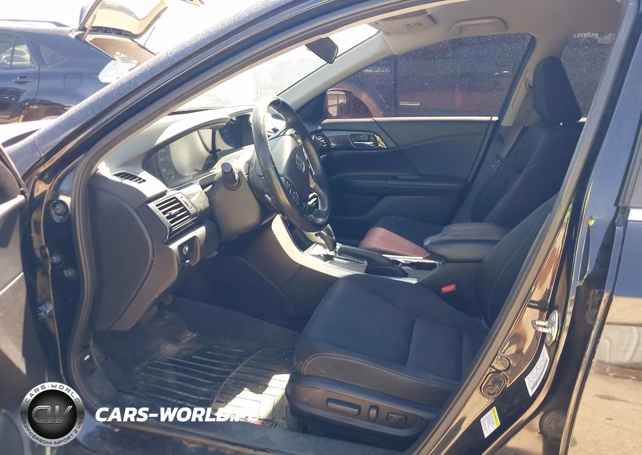 2015 Honda Accord Sport VIN:1HGCR2F58FA058315 - 17