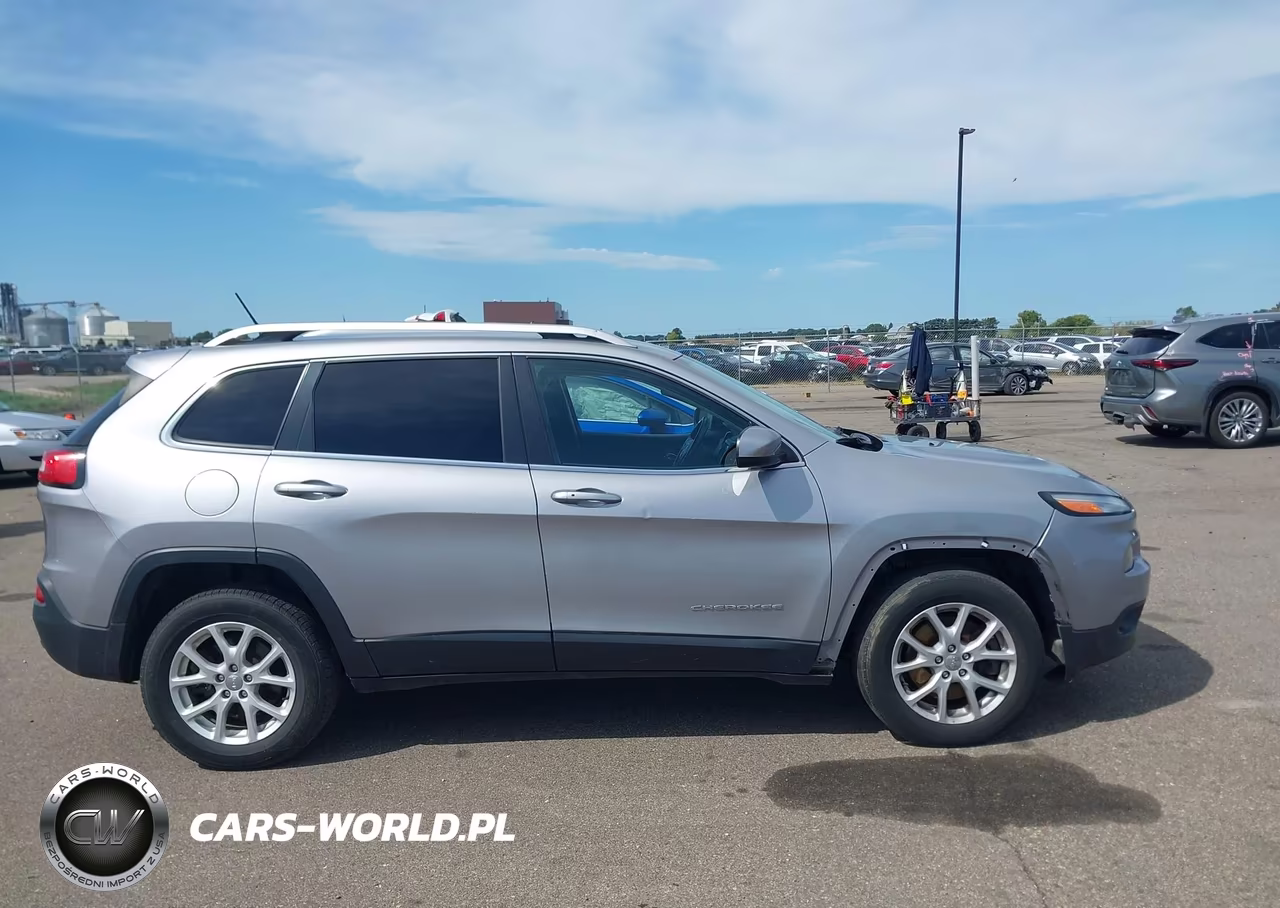 2015 Jeep Cherokee Latitude VIN:1C4PJMCSXFW546780 - 13