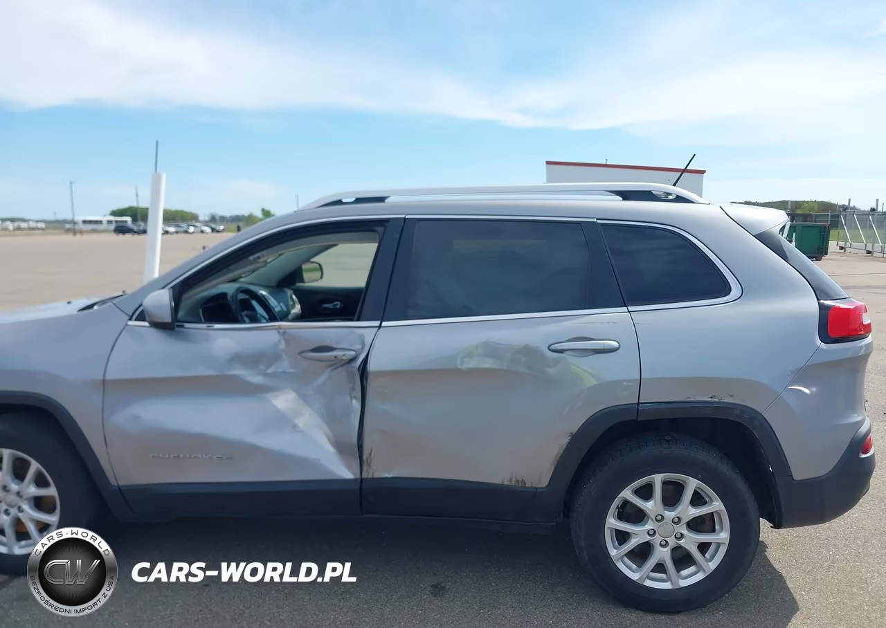 2015 Jeep Cherokee Latitude VIN:1C4PJMCSXFW546780 - 14