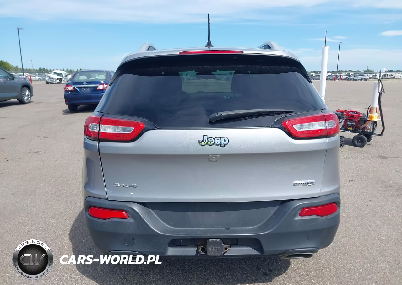 2015 Jeep Cherokee Latitude VIN:1C4PJMCSXFW546780 - 16