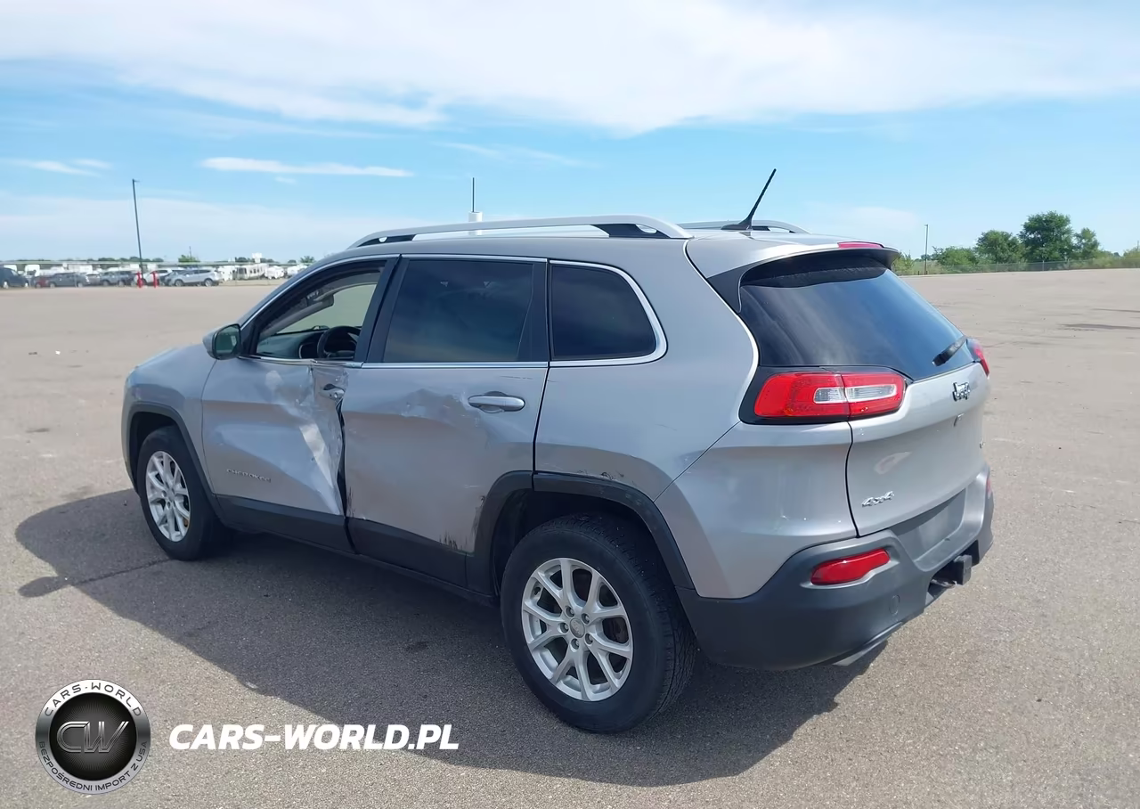 2015 Jeep Cherokee Latitude VIN:1C4PJMCSXFW546780 - 3