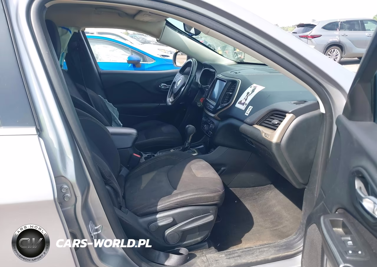 2015 Jeep Cherokee Latitude VIN:1C4PJMCSXFW546780 - 5