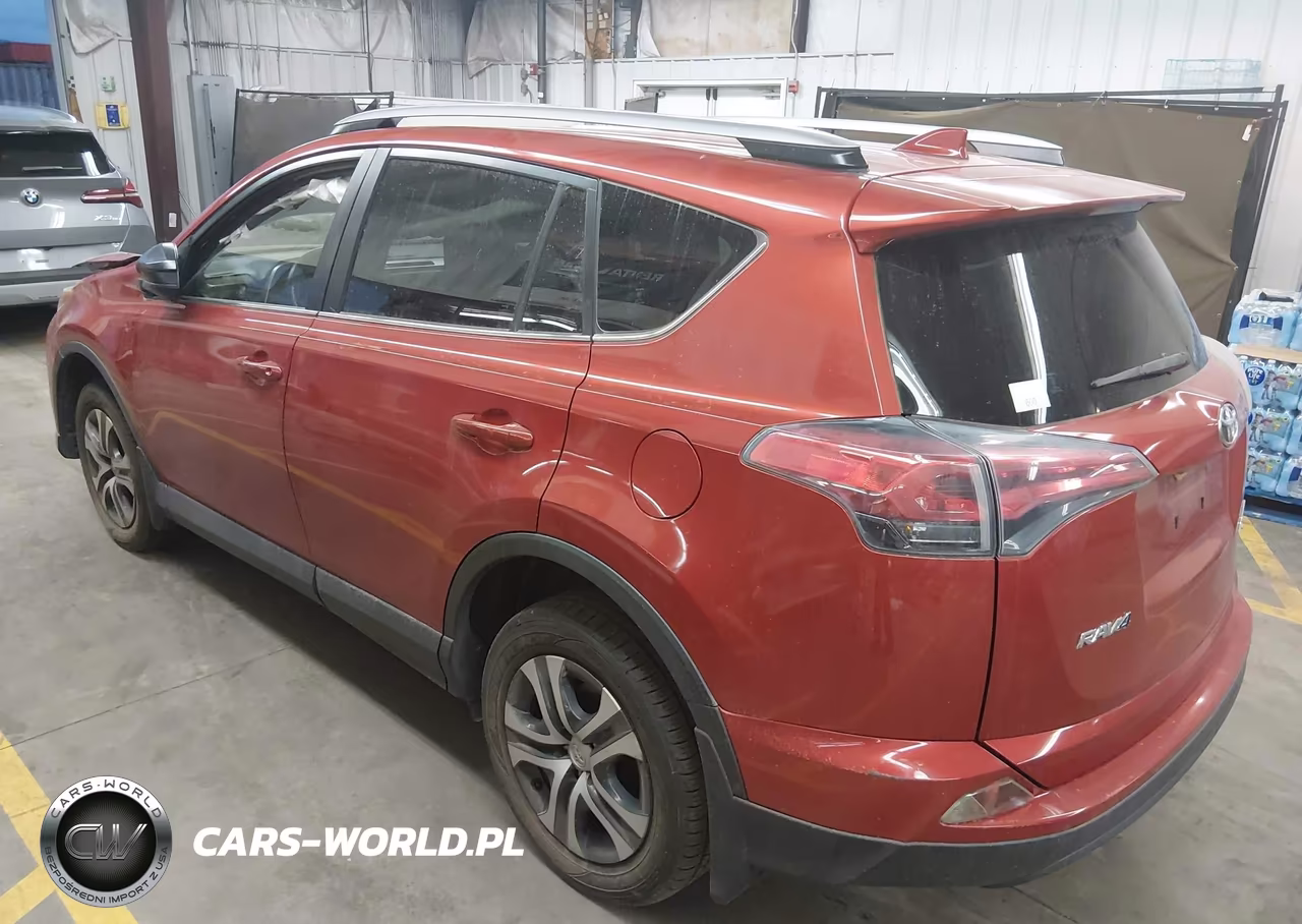 2017 Toyota Rav4 Le VIN:JTMBFREVXHJ158772 - 3