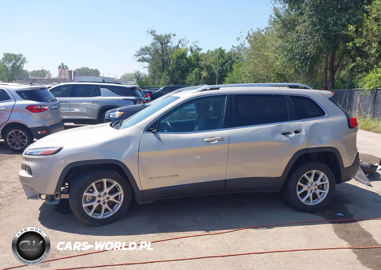 2015 Jeep Cherokee Latitude VIN:1C4PJLCB8FW643695 - 15