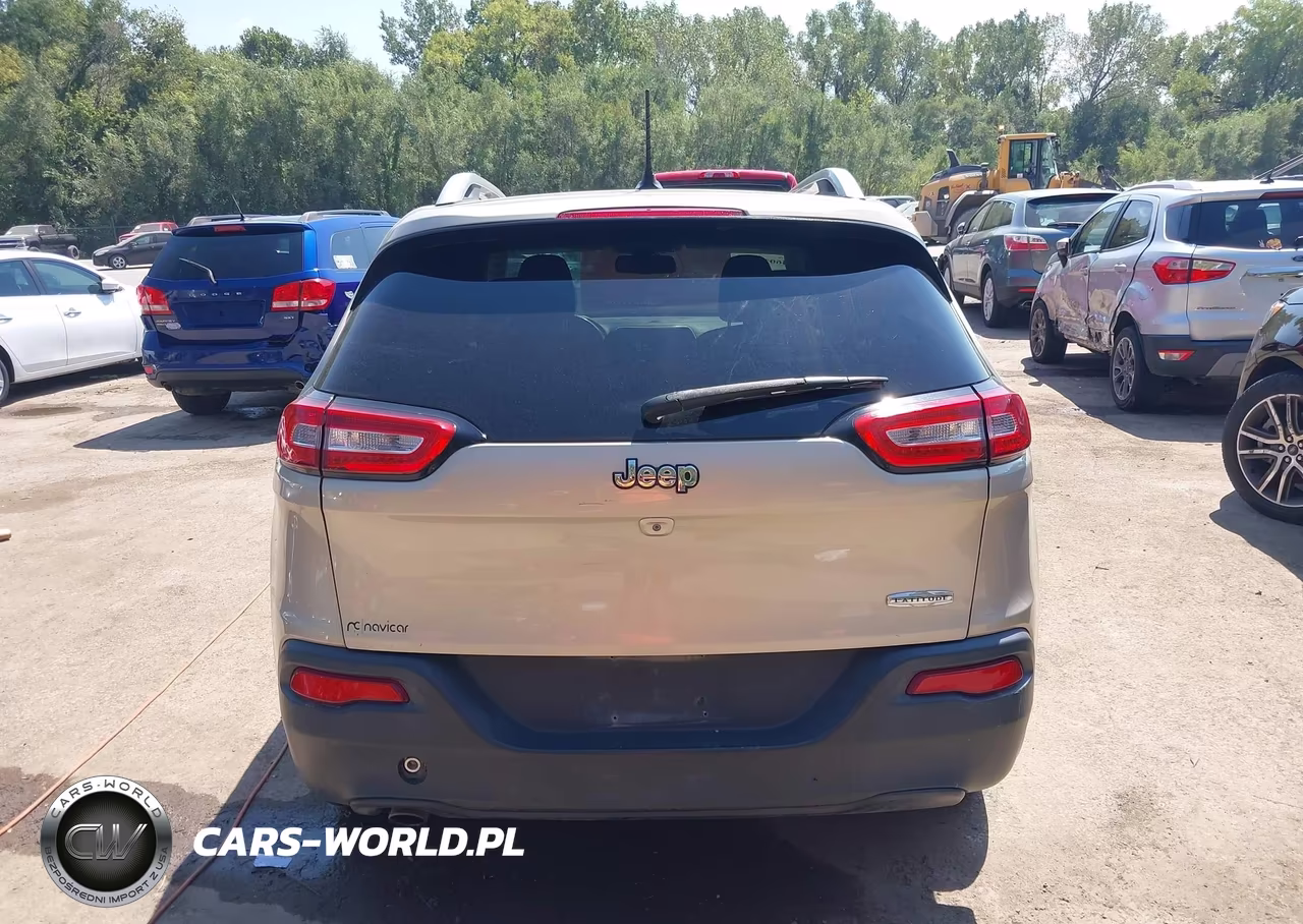 2015 Jeep Cherokee Latitude VIN:1C4PJLCB8FW643695 - 17