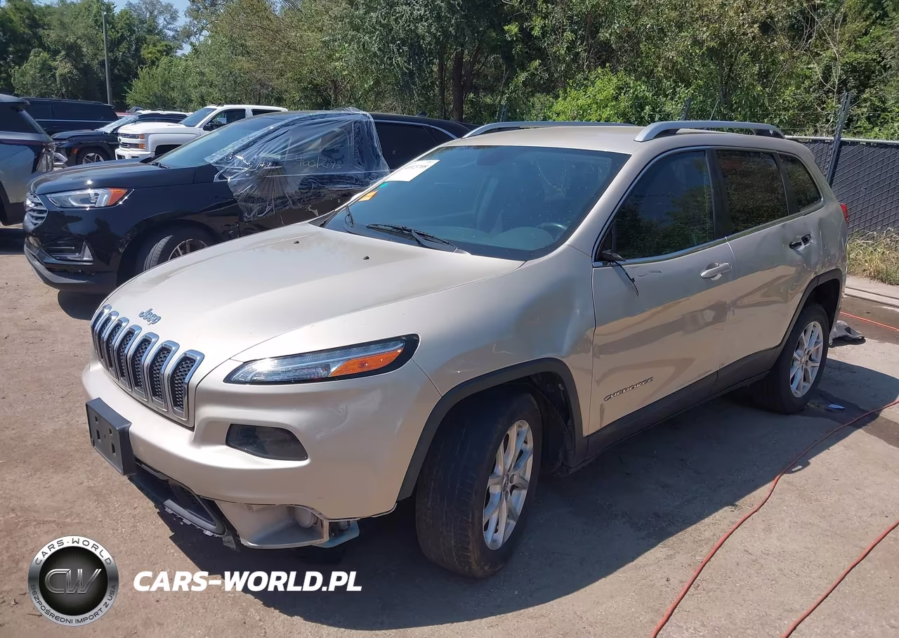 2015 Jeep Cherokee Latitude VIN:1C4PJLCB8FW643695 - 2