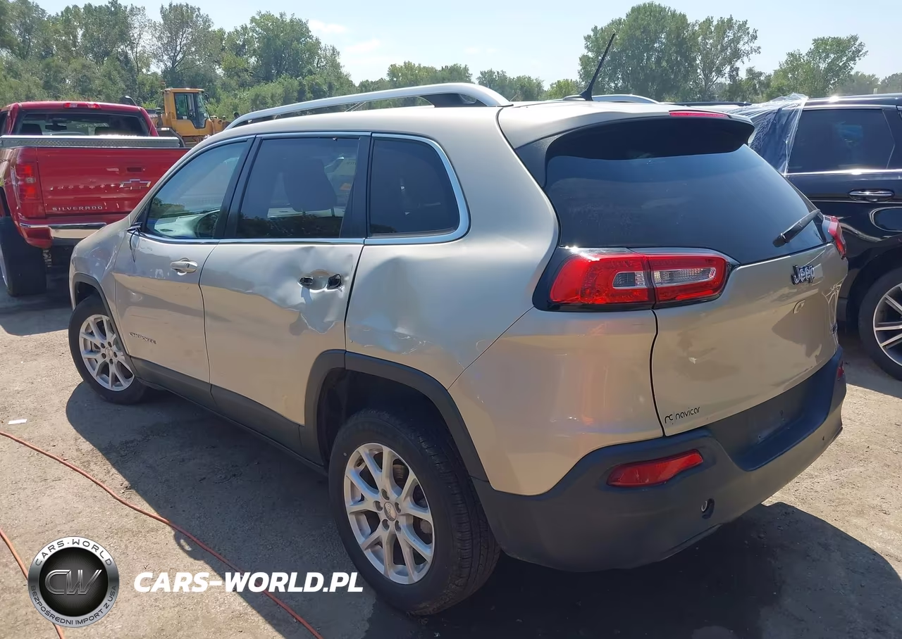2015 Jeep Cherokee Latitude VIN:1C4PJLCB8FW643695 - 3