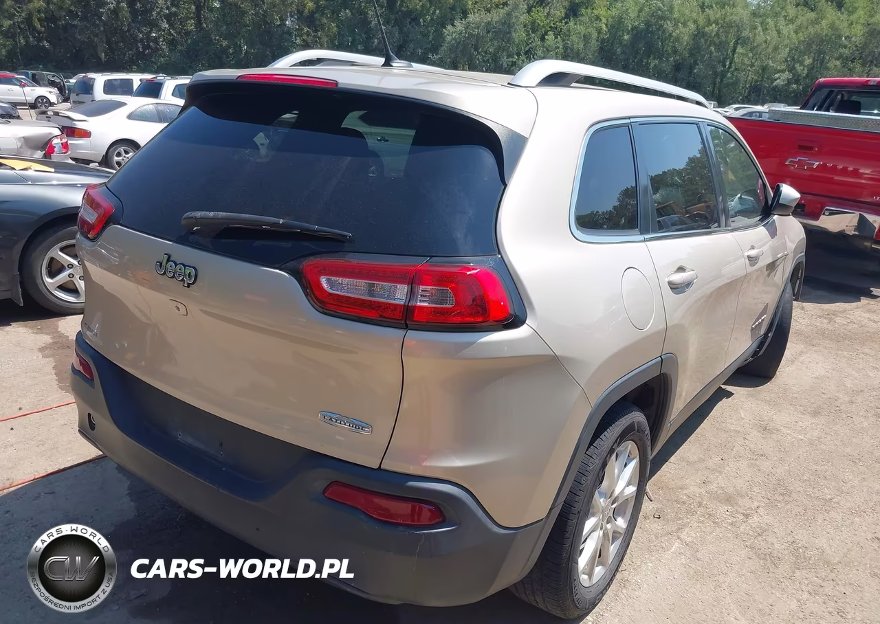 2015 Jeep Cherokee Latitude VIN:1C4PJLCB8FW643695 - 4