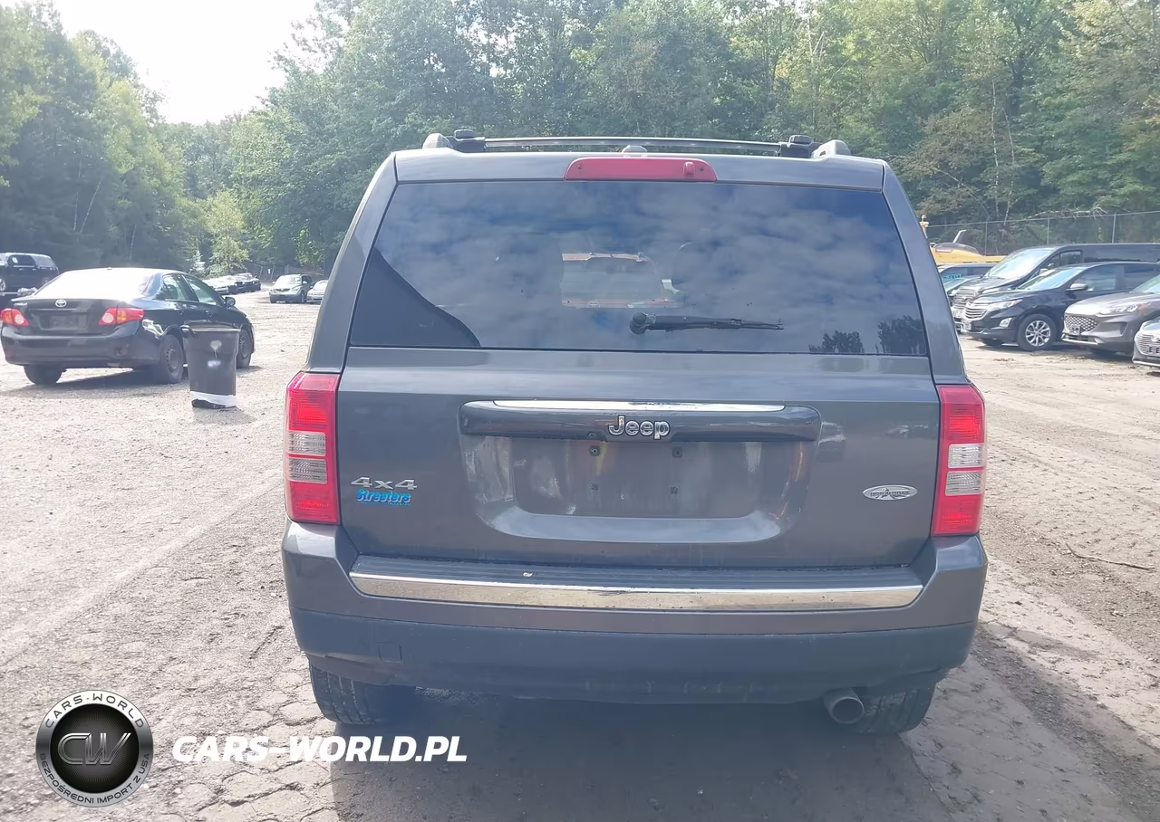 2016 Jeep Patriot High Altitude Edition VIN:1C4NJRFBXGD784187 - 16