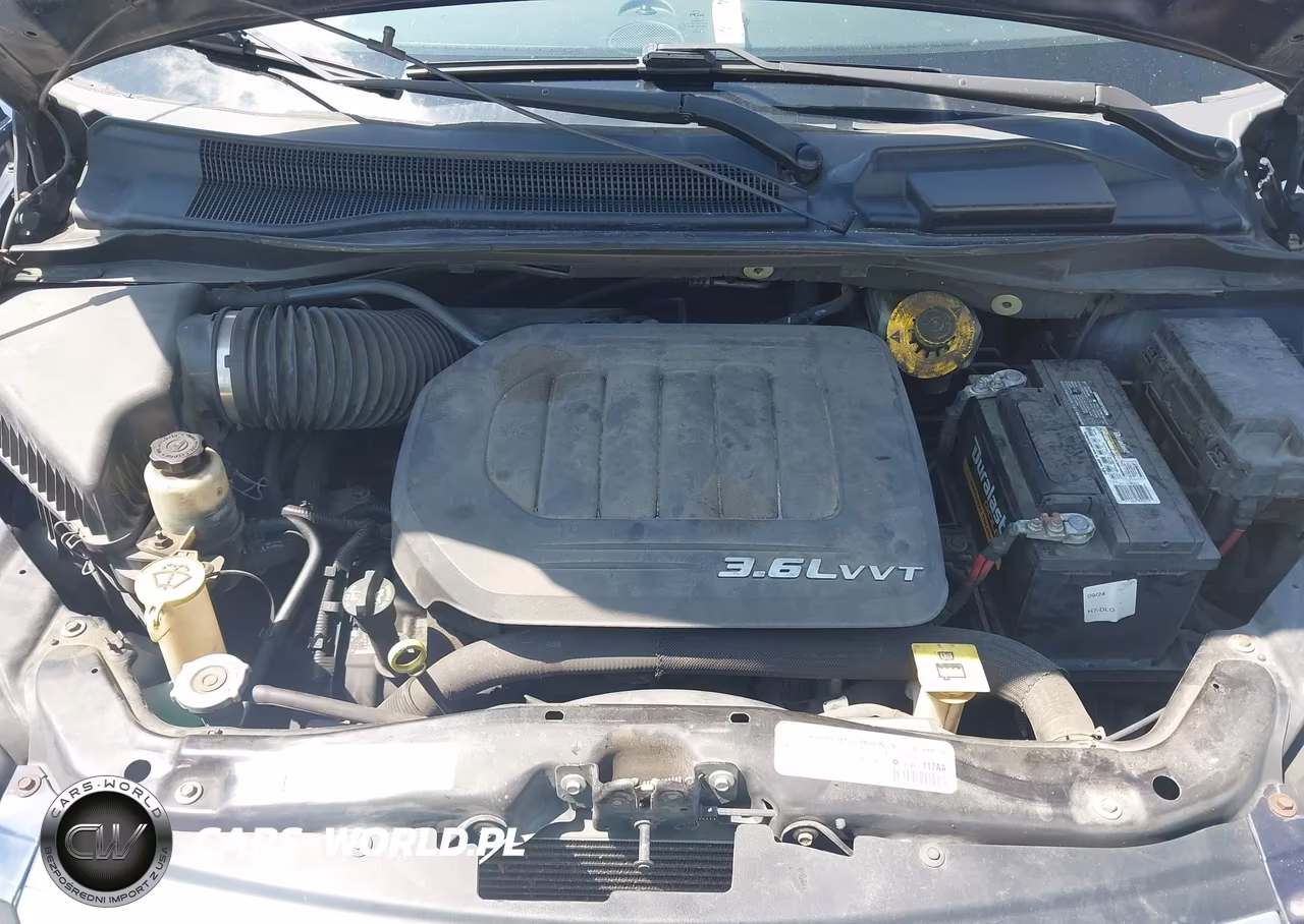 2015 Chrysler Town & Country Touring VIN:2C4RC1BG6FR539641 - 10