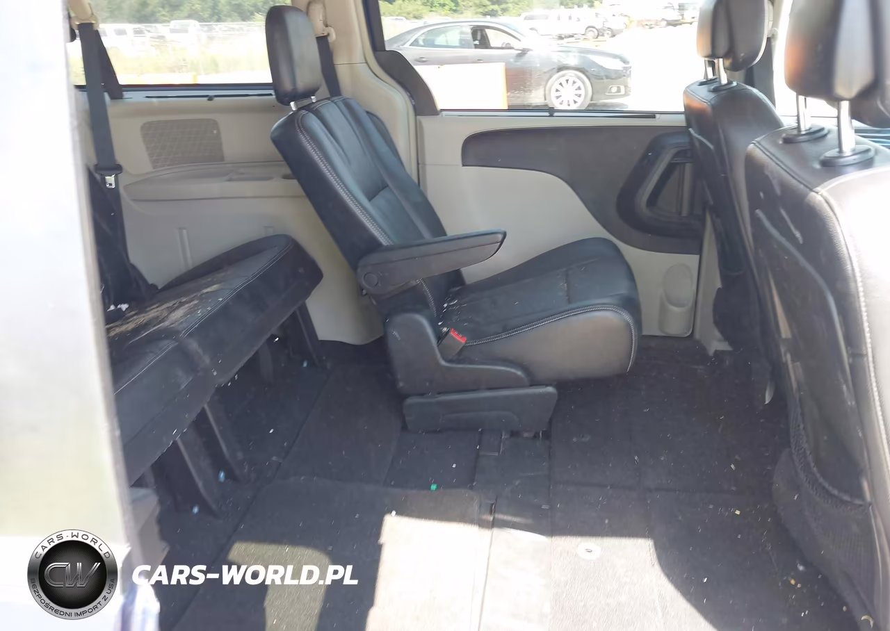 2015 Chrysler Town & Country Touring VIN:2C4RC1BG6FR539641 - 8