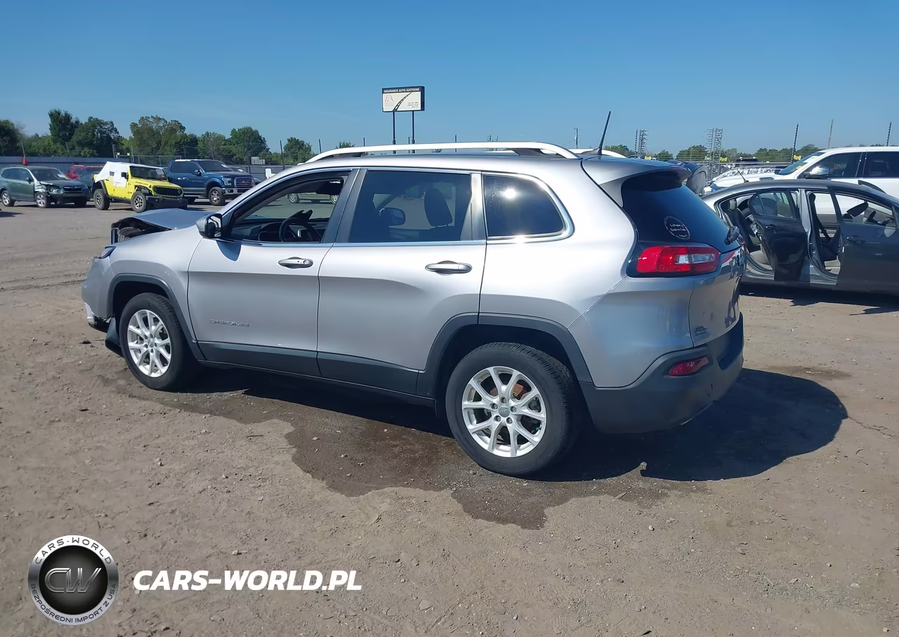 2018 Jeep Cherokee Latitude Plus Fwd VIN:1C4PJLLB3JD540074 - 3