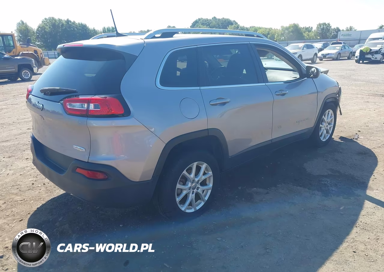 2018 Jeep Cherokee Latitude Plus Fwd VIN:1C4PJLLB3JD540074 - 4