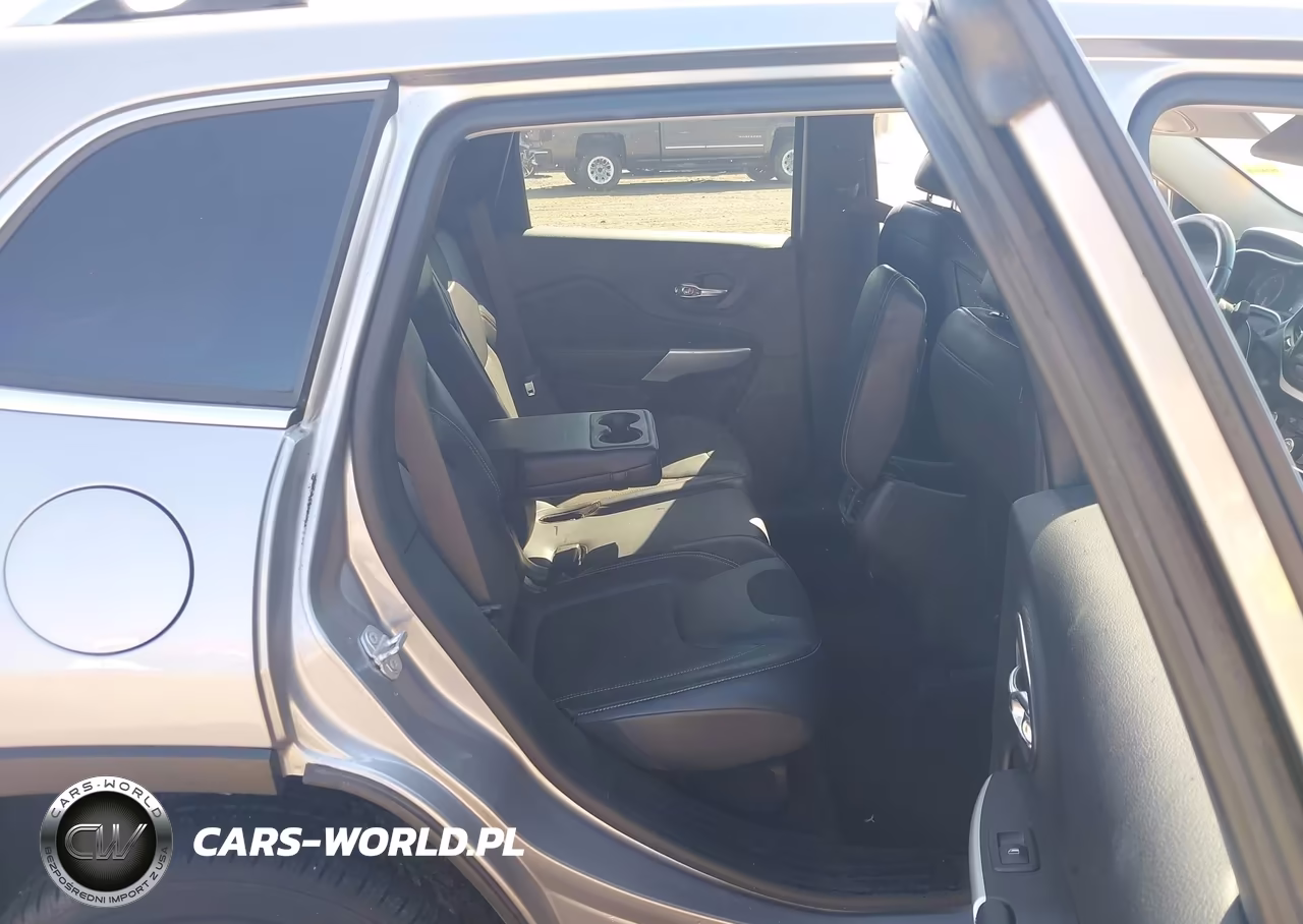 2018 Jeep Cherokee Latitude Plus Fwd VIN:1C4PJLLB3JD540074 - 8