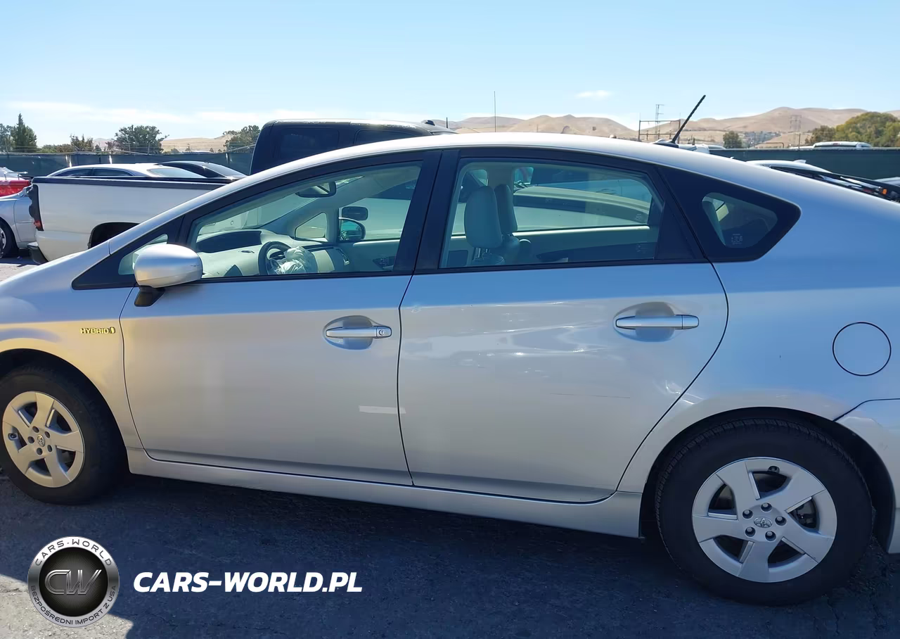 2011 Toyota Prius Four VIN:JTDKN3DU4B1404702 - 16