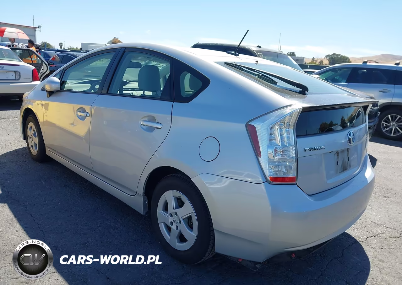 2011 Toyota Prius Four VIN:JTDKN3DU4B1404702 - 3