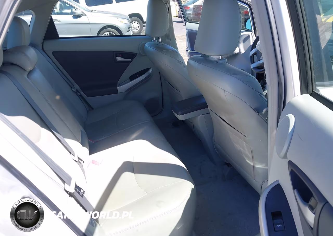 2011 Toyota Prius Four VIN:JTDKN3DU4B1404702 - 8
