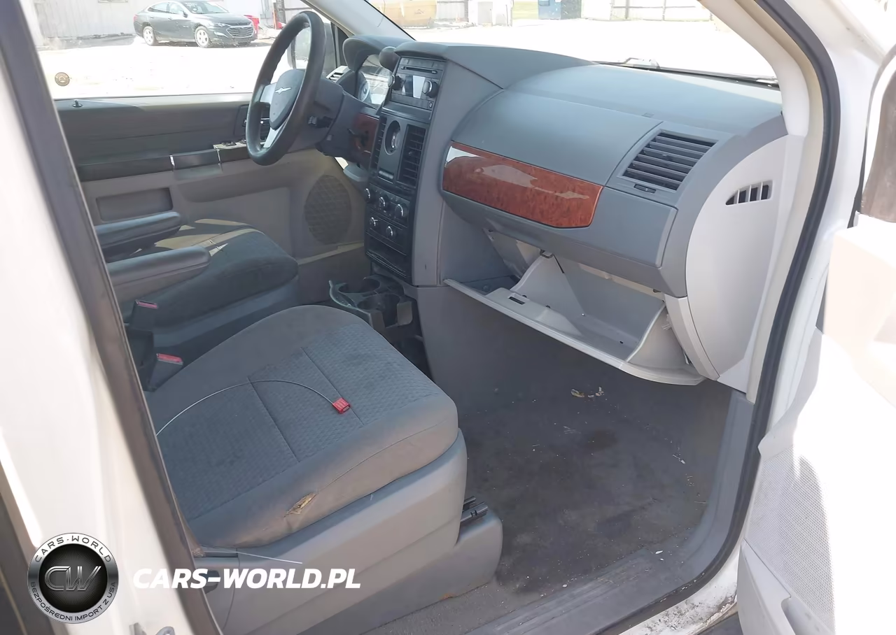2008 Chrysler Town & Country Lx VIN:2A8HR44H58R750536 - 5