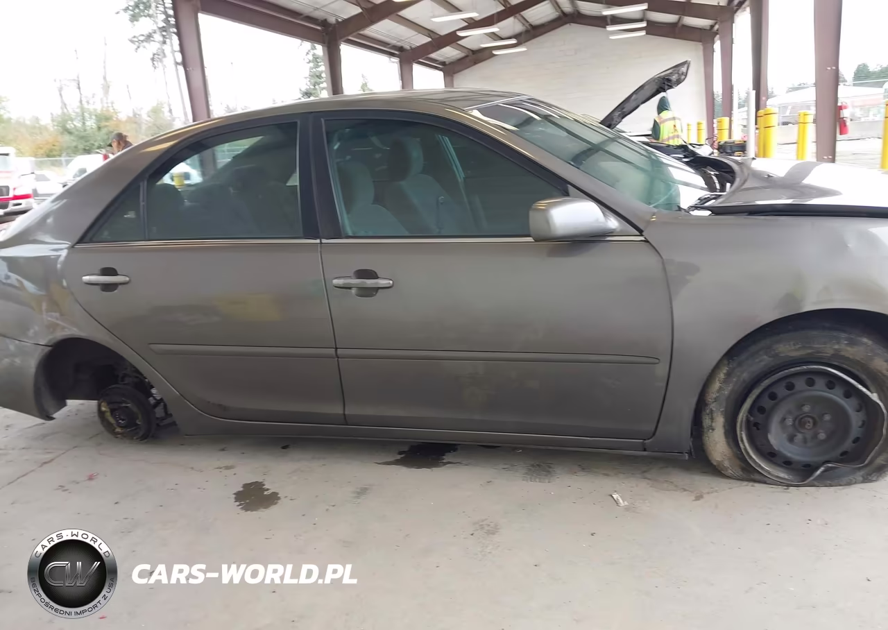 2005 Toyota Camry Le VIN:4T1BE32K45U594890 - 13