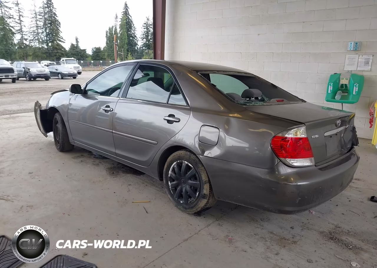2005 Toyota Camry Le VIN:4T1BE32K45U594890 - 3