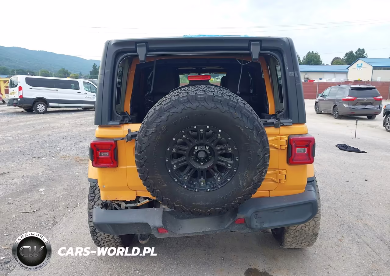 2018 Jeep Wrangler Unlimited Sahara VIN:1C4HJXEG2JW131797 - 16