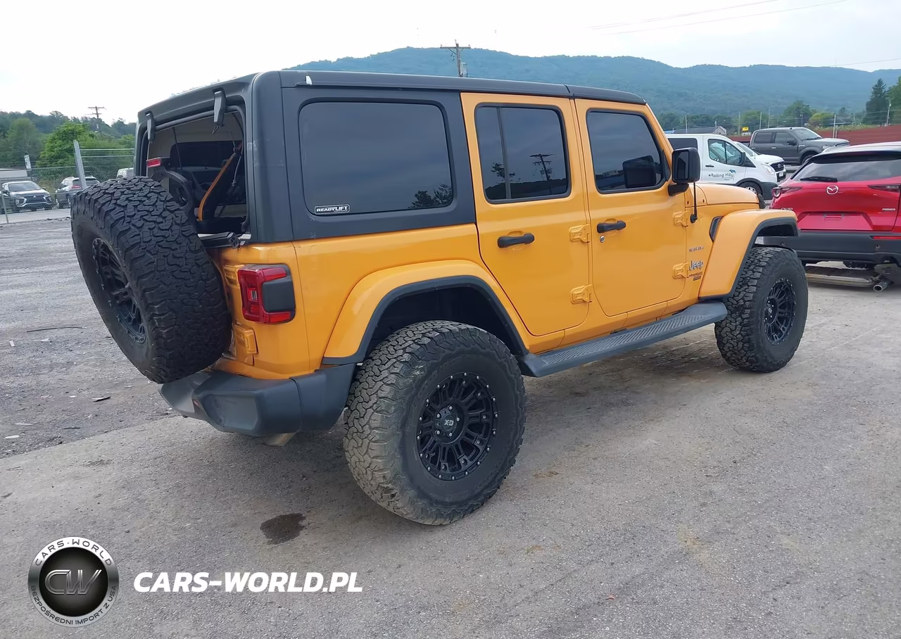 2018 Jeep Wrangler Unlimited Sahara VIN:1C4HJXEG2JW131797 - 4