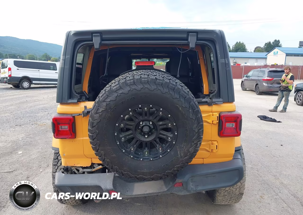 2018 Jeep Wrangler Unlimited Sahara VIN:1C4HJXEG2JW131797 - 6