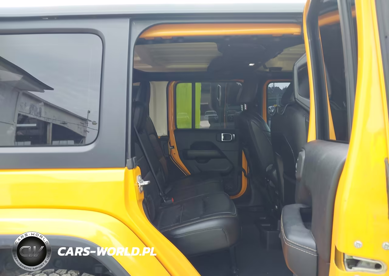 2018 Jeep Wrangler Unlimited Sahara VIN:1C4HJXEG2JW131797 - 8