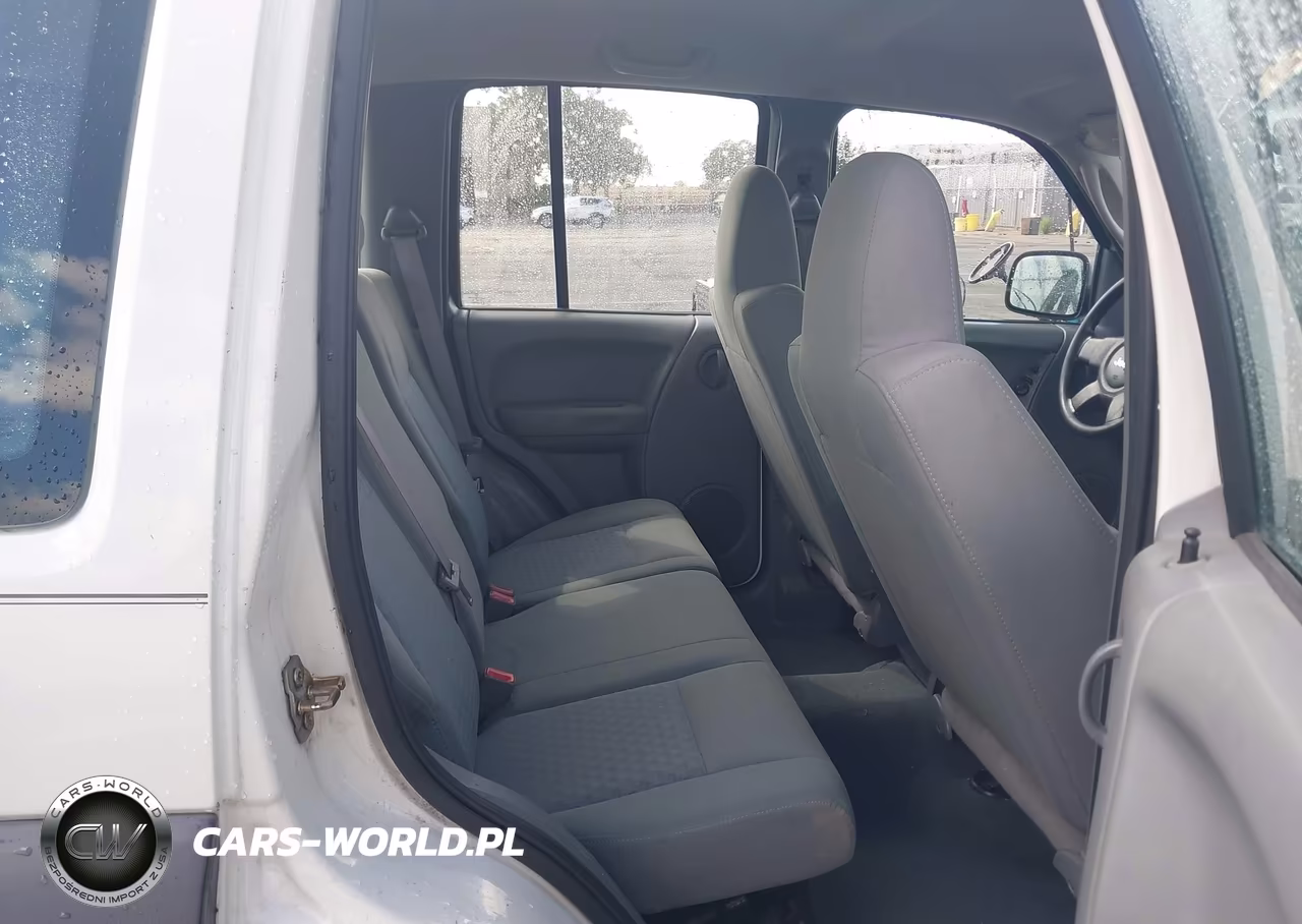 2007 Jeep Liberty Sport VIN:1J8GL48K47W660660 - 8