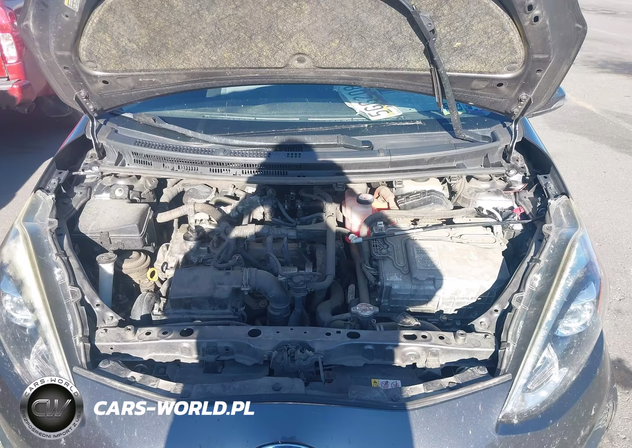 2018 Toyota Prius C Three VIN:JTDKDTB37J1614075 - 10