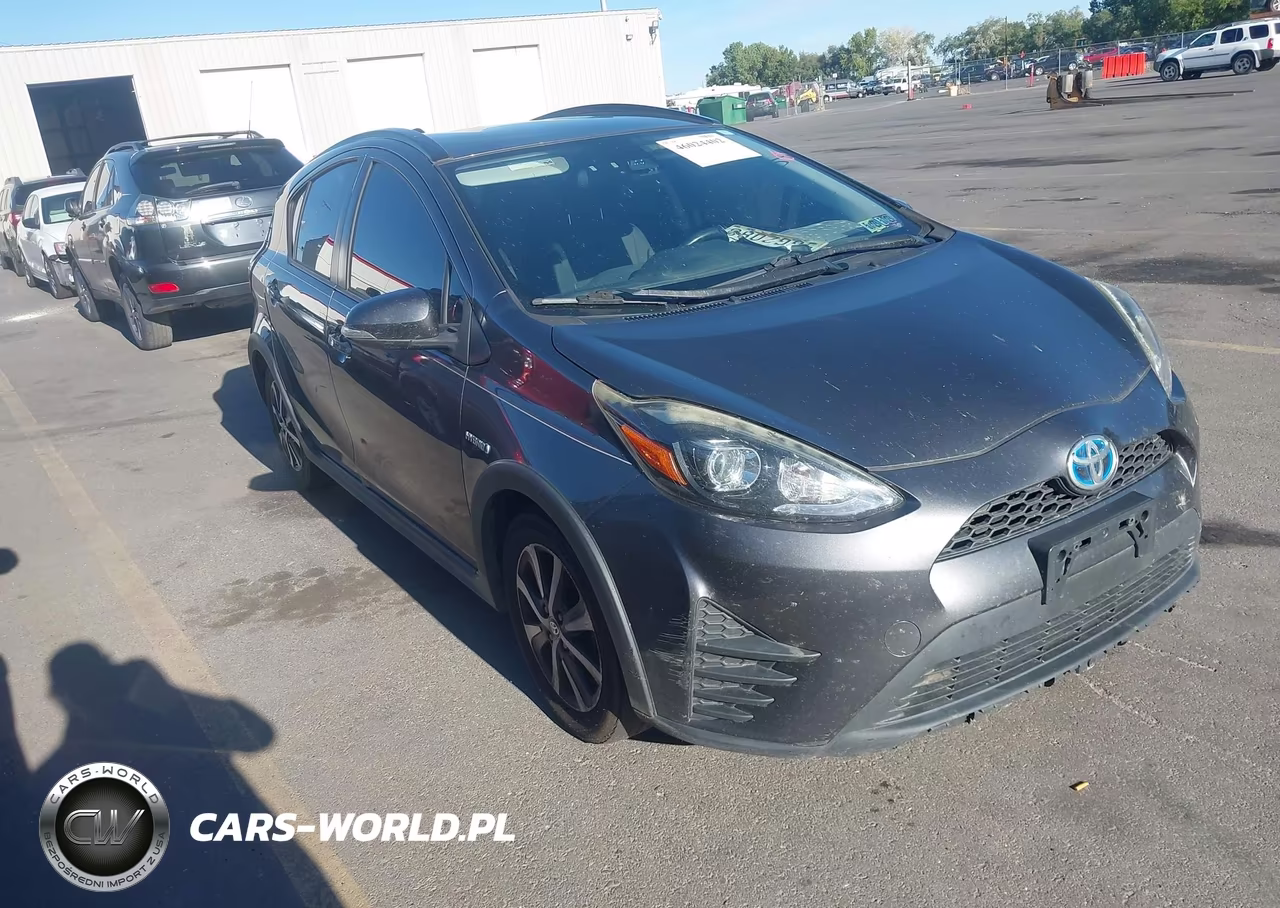 2018 Toyota Prius C Three VIN:JTDKDTB37J1614075 - 13