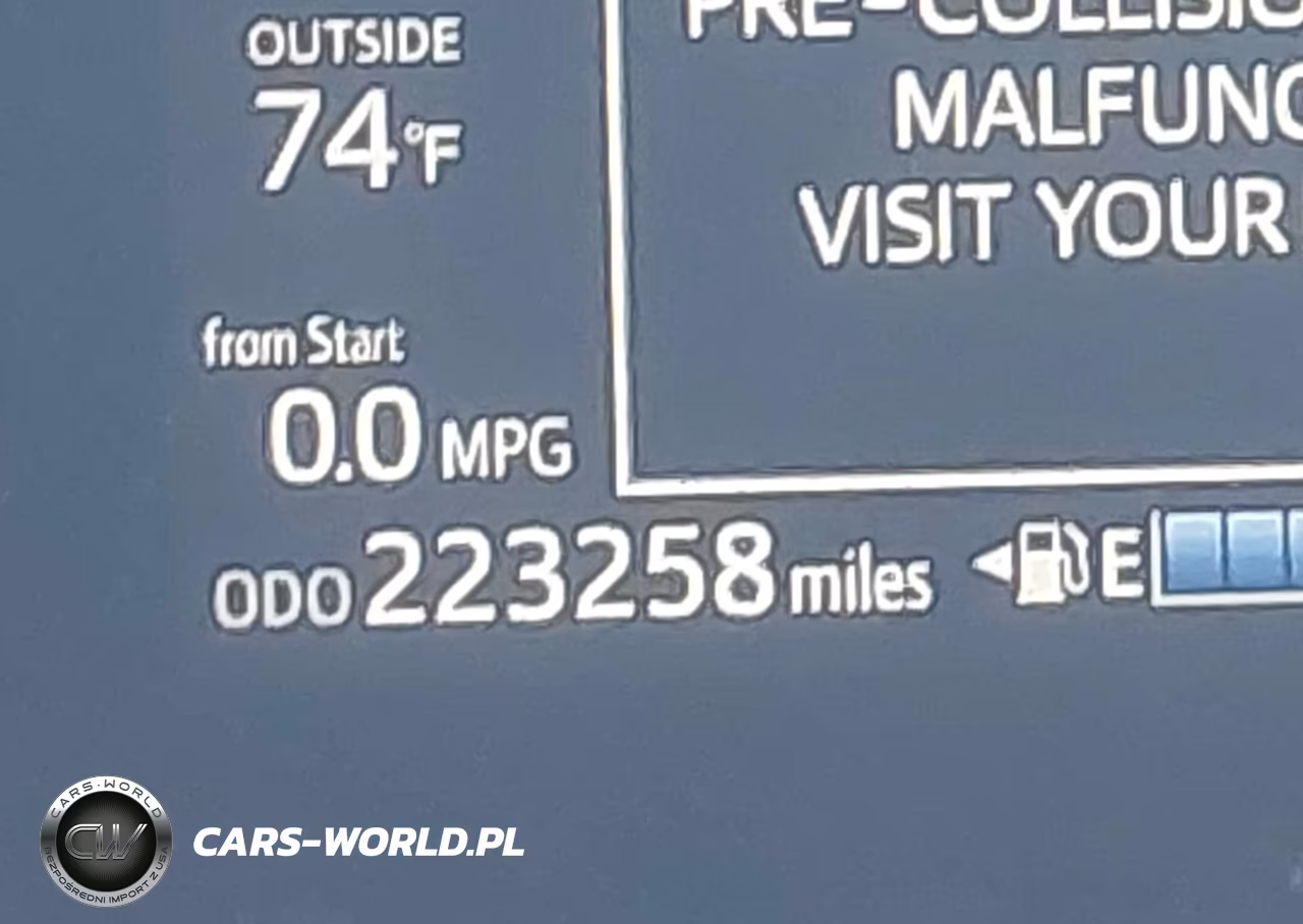 2018 Toyota Prius C Three VIN:JTDKDTB37J1614075 - 15