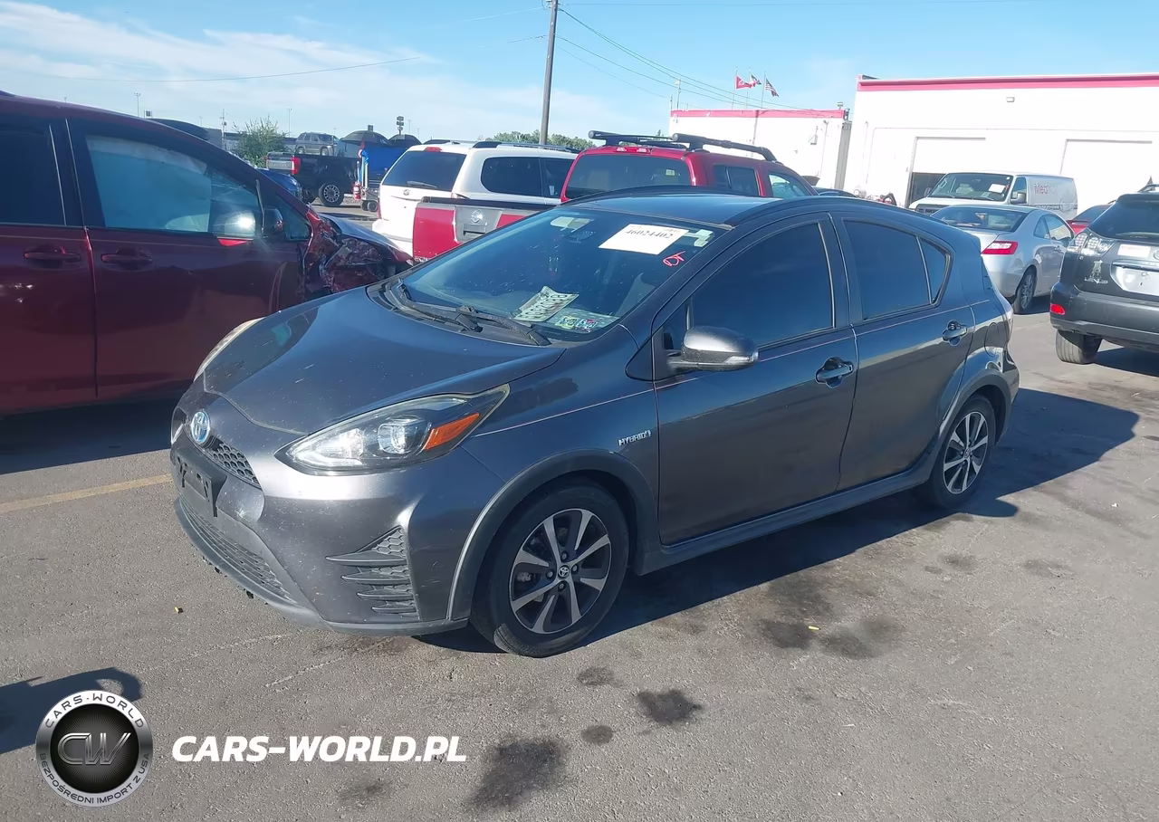 2018 Toyota Prius C Three VIN:JTDKDTB37J1614075 - 2