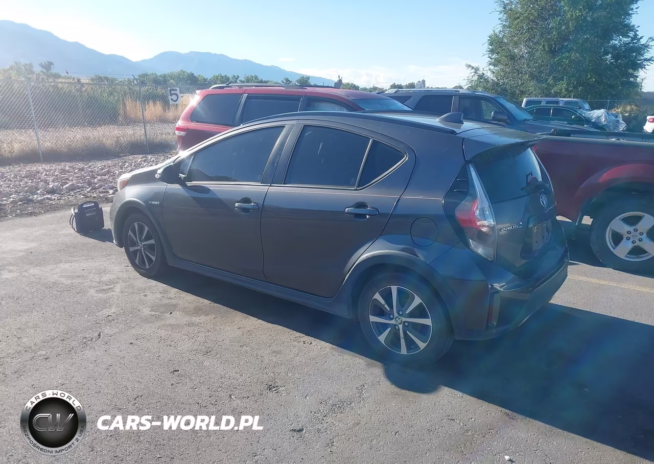 2018 Toyota Prius C Three VIN:JTDKDTB37J1614075 - 3
