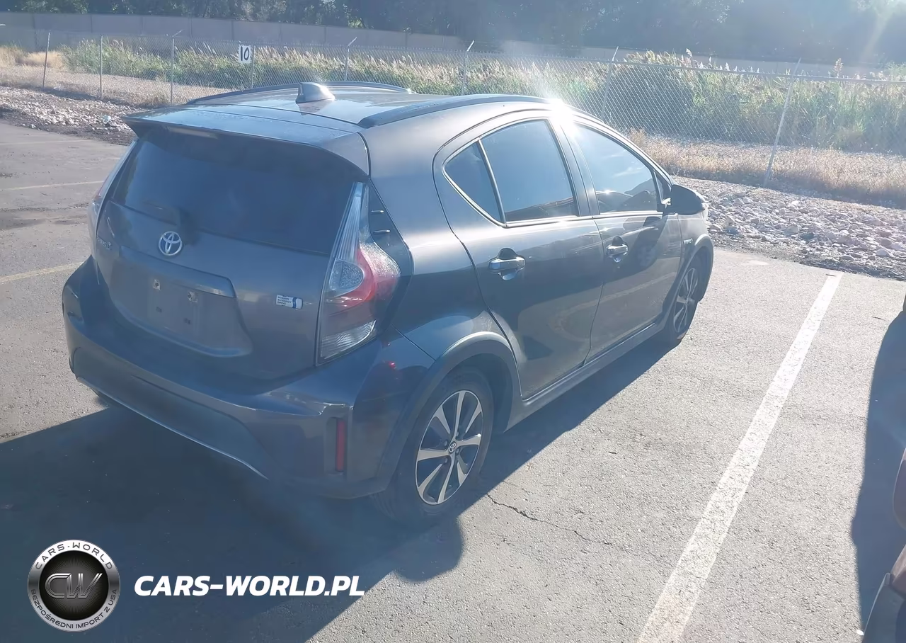 2018 Toyota Prius C Three VIN:JTDKDTB37J1614075 - 4