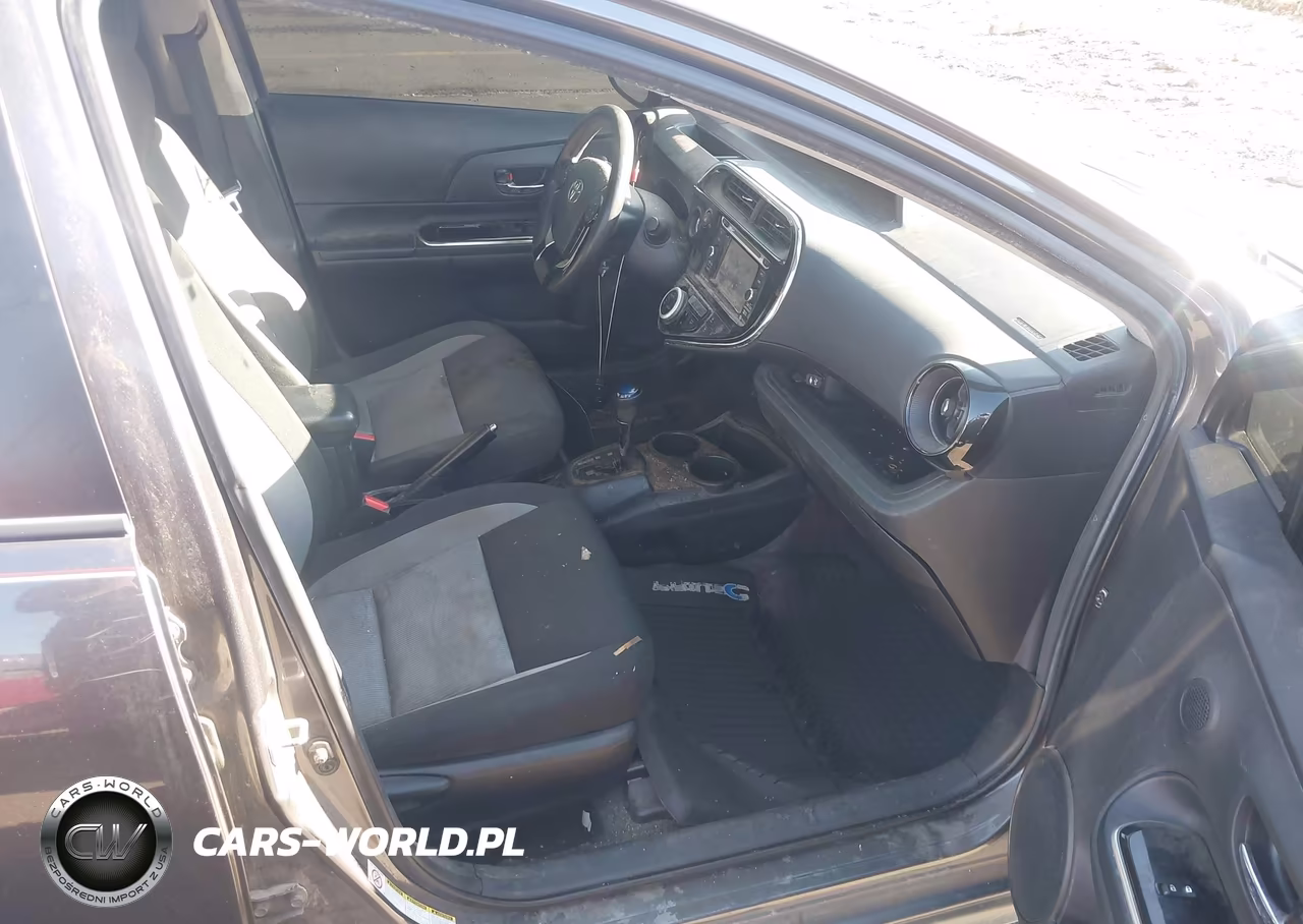 2018 Toyota Prius C Three VIN:JTDKDTB37J1614075 - 5