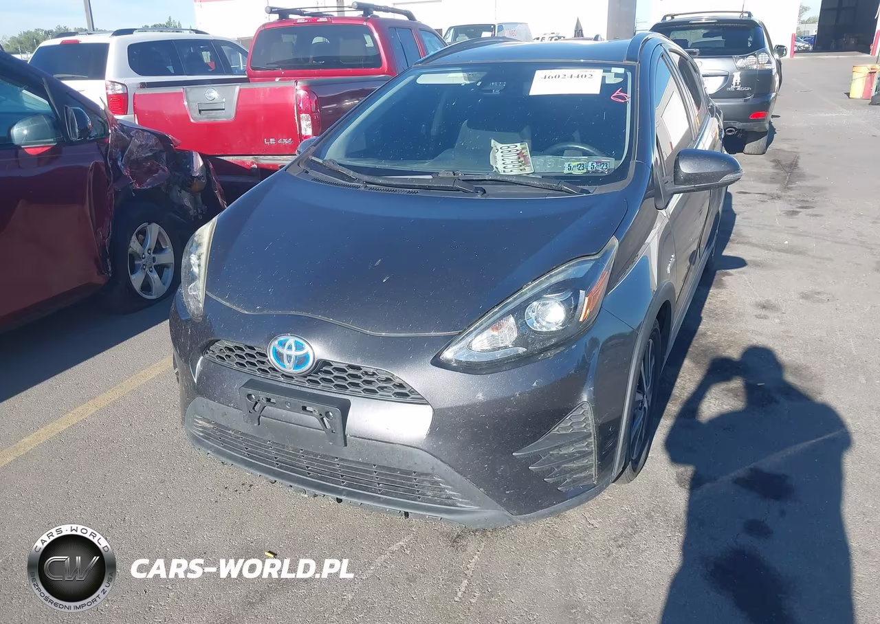 2018 Toyota Prius C Three VIN:JTDKDTB37J1614075 - 6