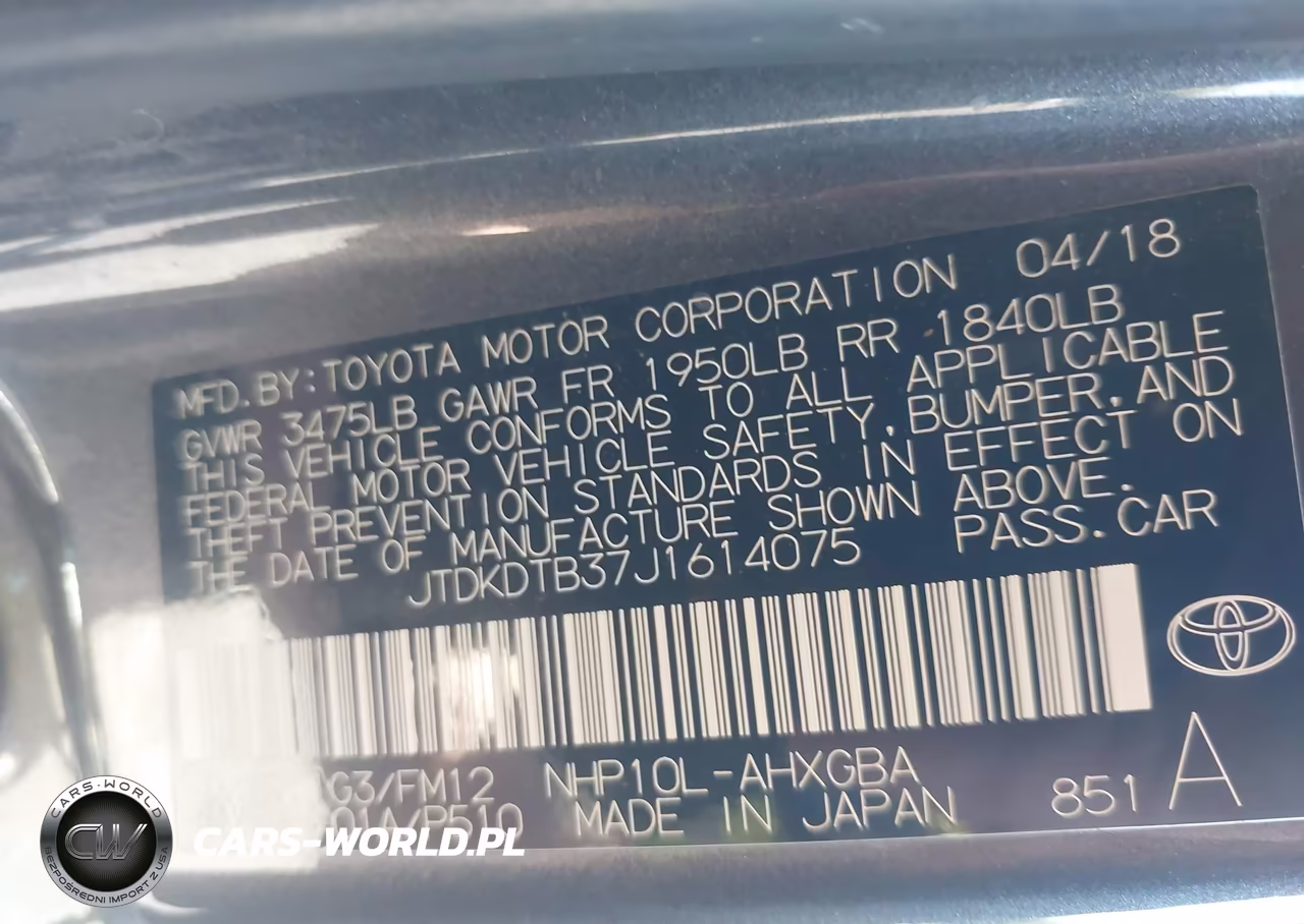 2018 Toyota Prius C Three VIN:JTDKDTB37J1614075 - 9