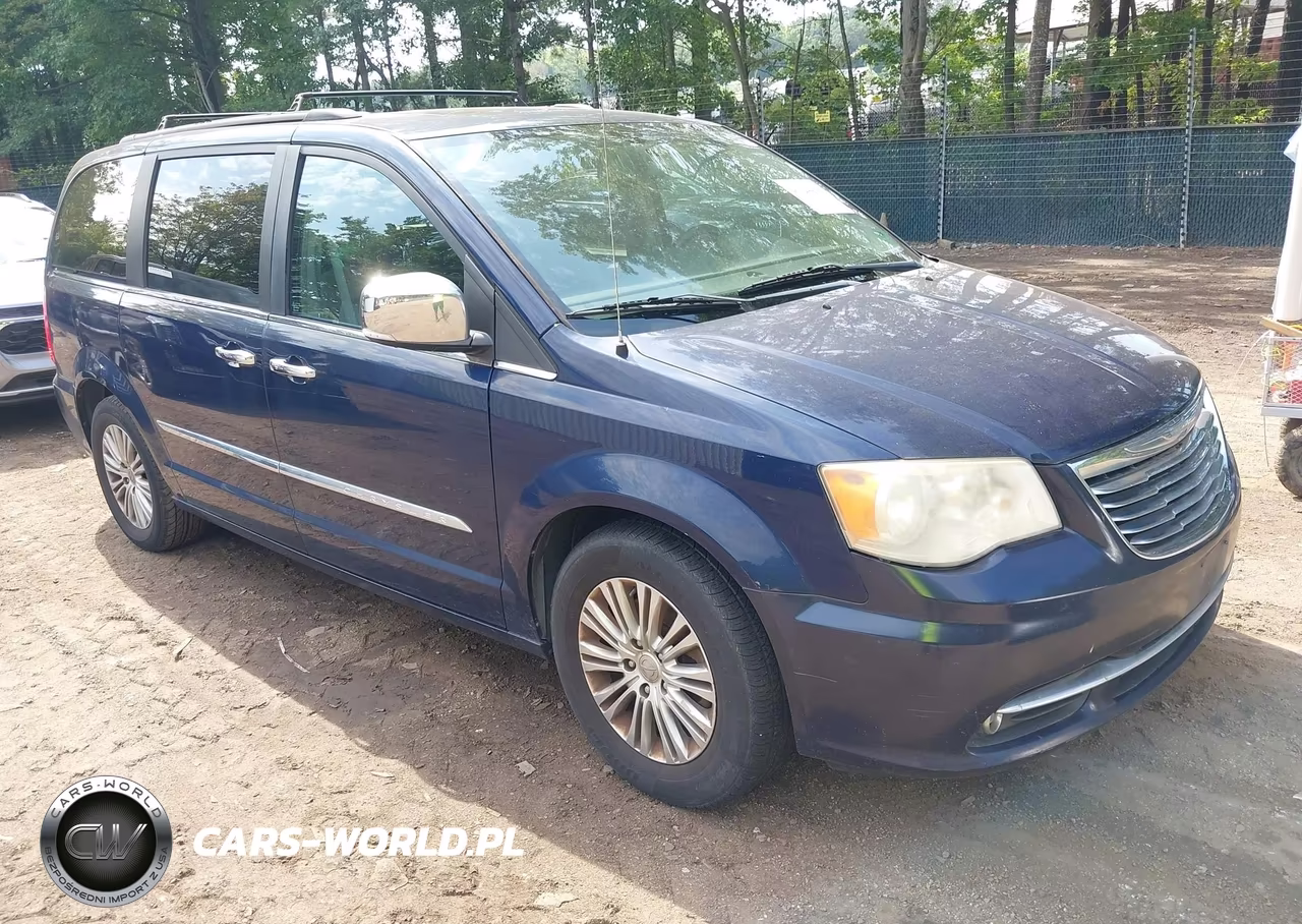 2013 Chrysler Town & Country Touring-L – zdjęcie 1 z 11
