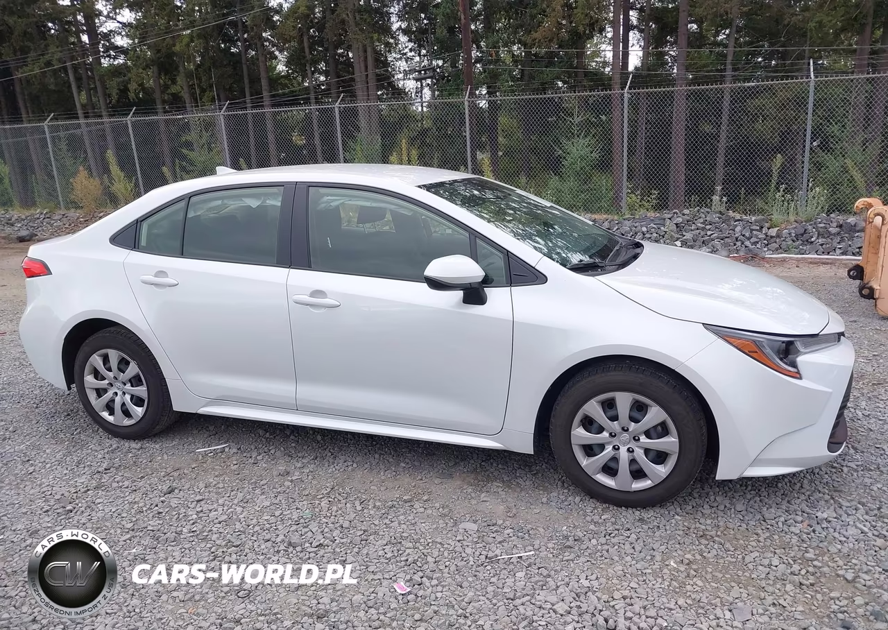 2026 Toyota Corolla Le VIN:JTDB4MEE8T3033906 - 13