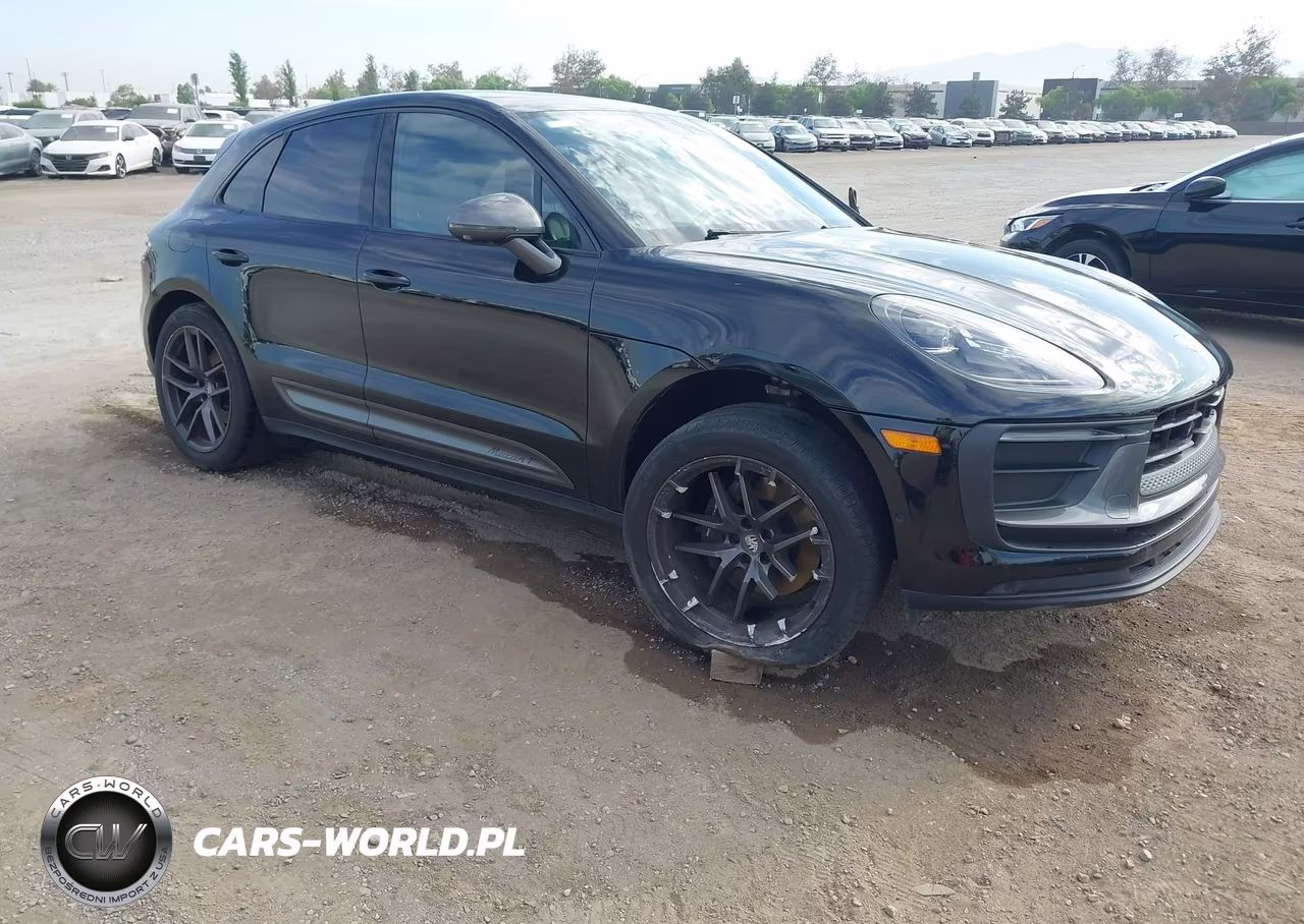 2023 Porsche Macan T VIN:WP1AA2A55PLB07639 - 1
