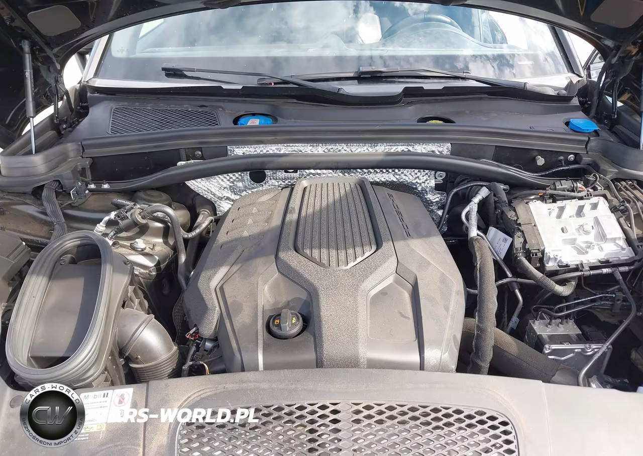 2023 Porsche Macan T VIN:WP1AA2A55PLB07639 - 10