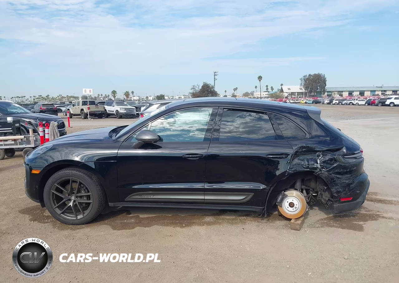 2023 Porsche Macan T VIN:WP1AA2A55PLB07639 - 15