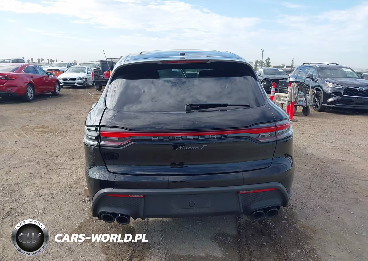 2023 Porsche Macan T VIN:WP1AA2A55PLB07639 - 17