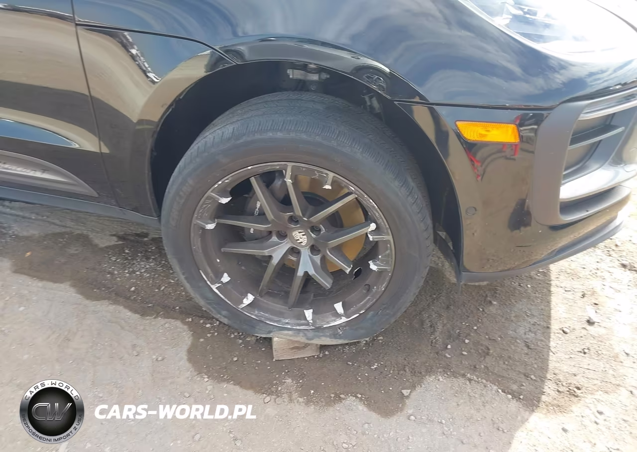 2023 Porsche Macan T VIN:WP1AA2A55PLB07639 - 18