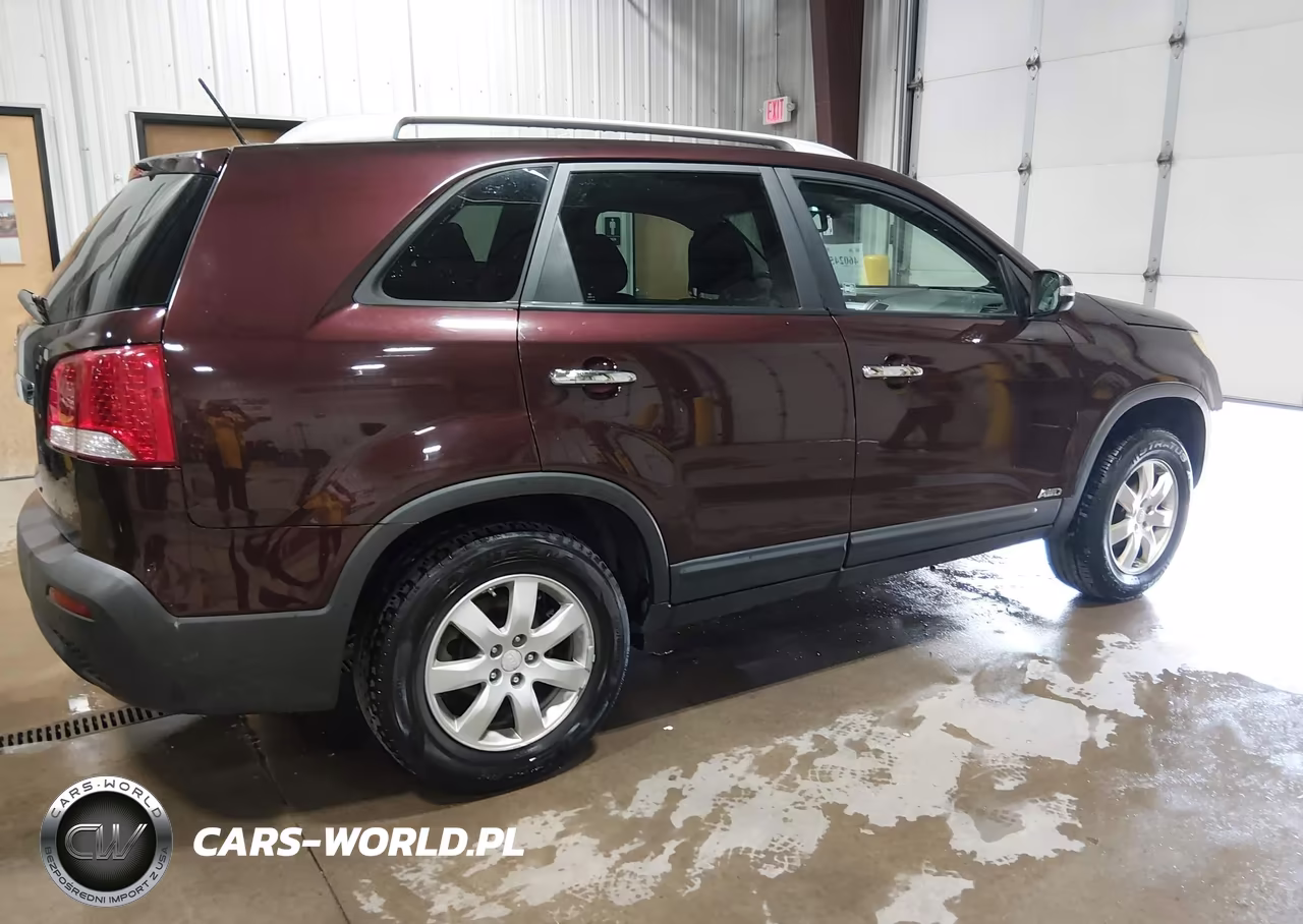 2011 Kia Sorento Lx VIN:5XYKTCA13BG163649 - 4
