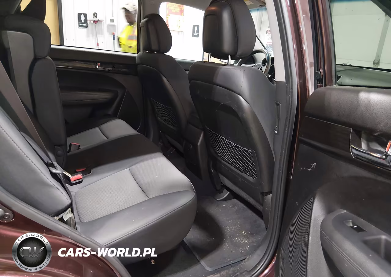 2011 Kia Sorento Lx VIN:5XYKTCA13BG163649 - 8