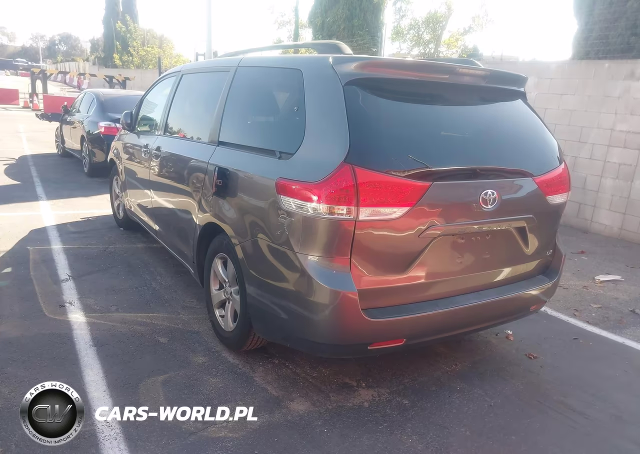 2011 Toyota Sienna Le V6 VIN:5TDKK3DC0BS122480 - 3